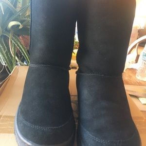 Like New Ugg Ultimate Short Boot BLK Women’s Size 8